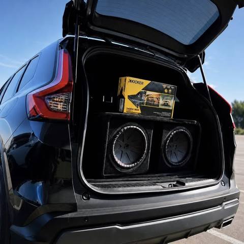 Open trunk of the CR-V with premium subwoofers